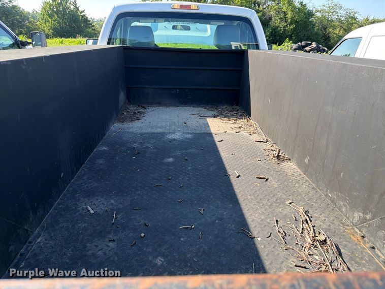 image for item FH6272 2015 Ford F250 Super Duty XL utility bed pickup truck