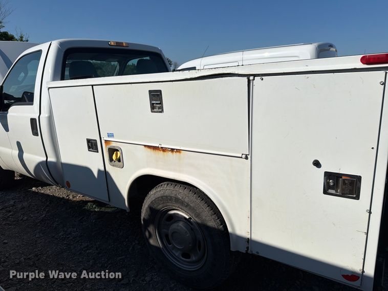image for item FH6272 2015 Ford F250 Super Duty XL utility bed pickup truck
