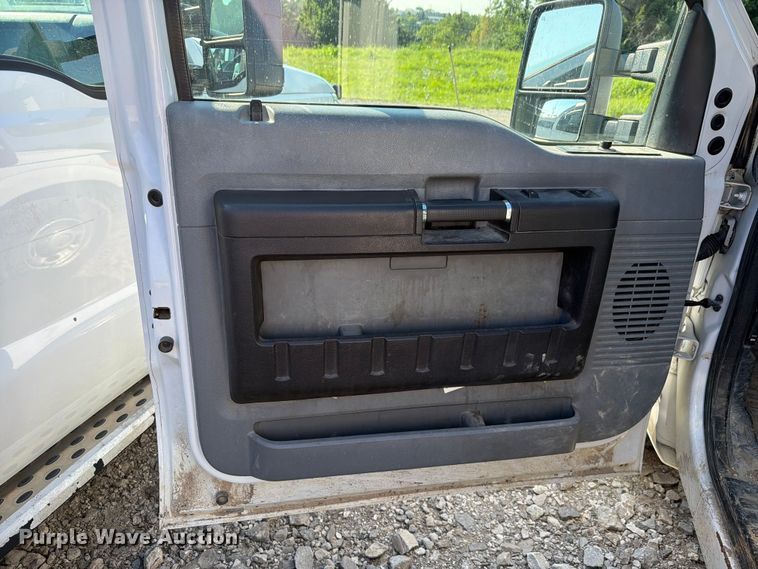 image for item FH6272 2015 Ford F250 Super Duty XL utility bed pickup truck