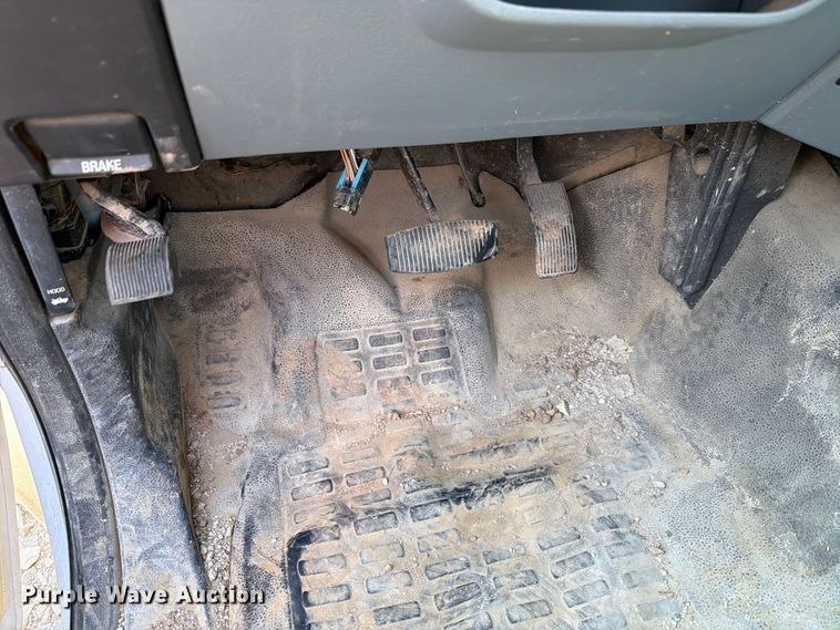 image for item FH6272 2015 Ford F250 Super Duty XL utility bed pickup truck
