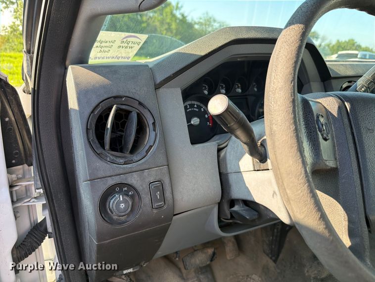 image for item FH6272 2015 Ford F250 Super Duty XL utility bed pickup truck