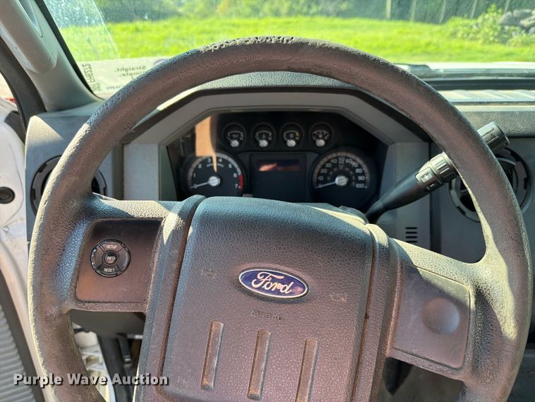 image for item FH6272 2015 Ford F250 Super Duty XL utility bed pickup truck