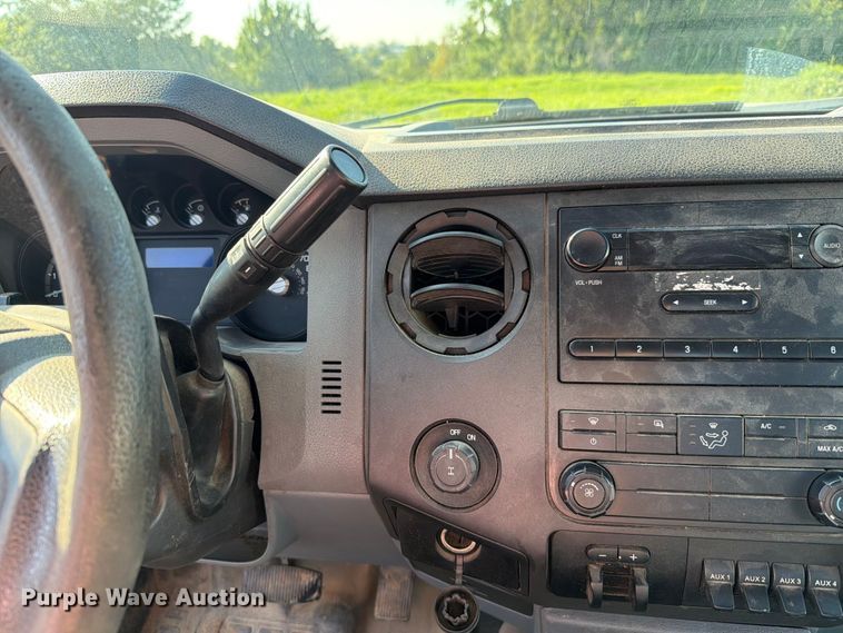 image for item FH6272 2015 Ford F250 Super Duty XL utility bed pickup truck