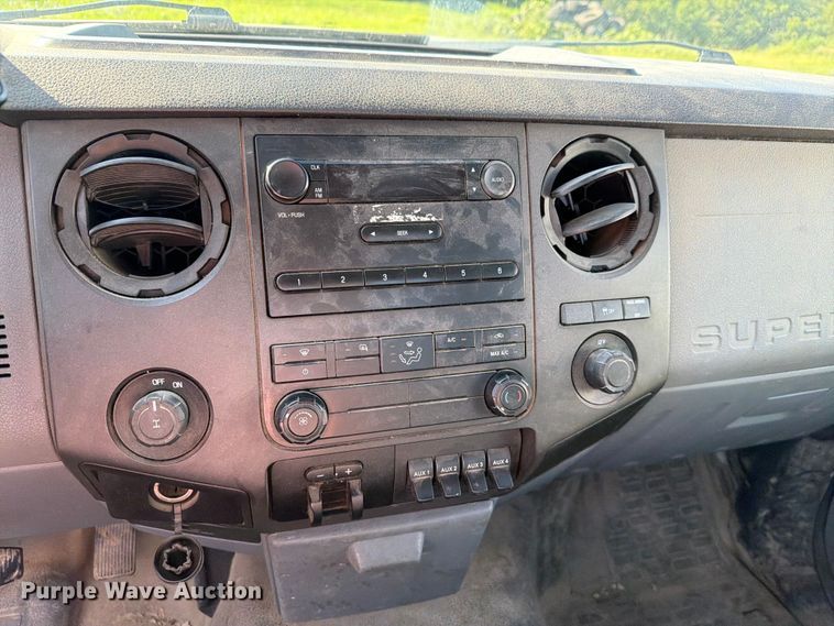 image for item FH6272 2015 Ford F250 Super Duty XL utility bed pickup truck