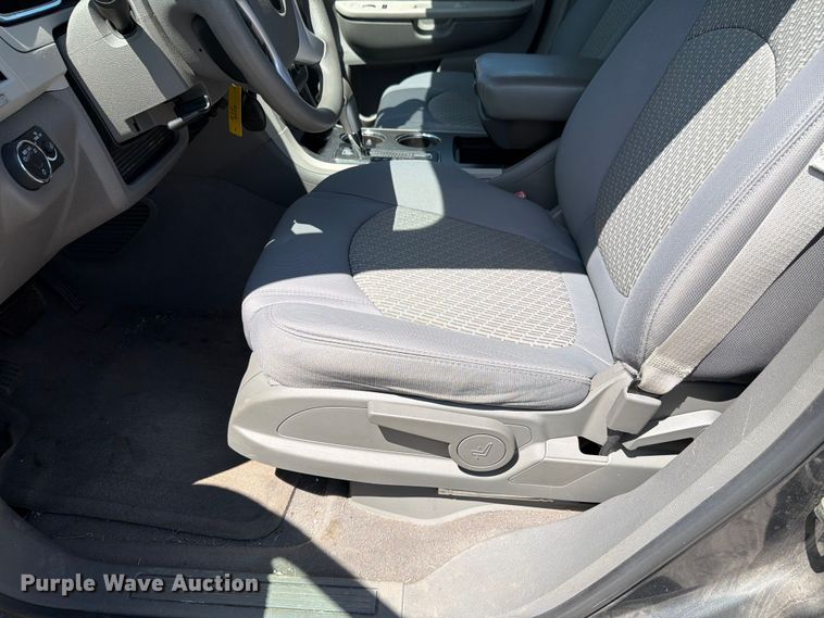 image for item FH6273 2011 Chevrolet Traverse LS SUV