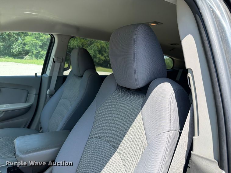 image for item FH6273 2011 Chevrolet Traverse LS SUV