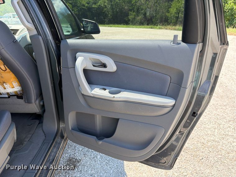 image for item FH6273 2011 Chevrolet Traverse LS SUV