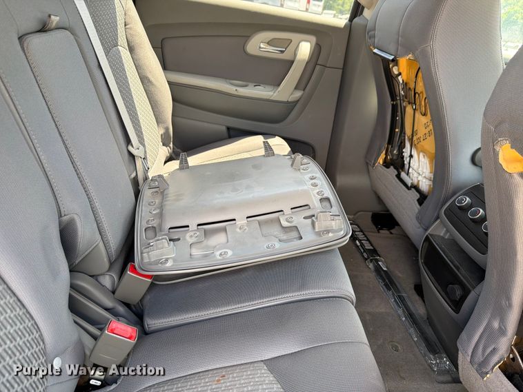 image for item FH6273 2011 Chevrolet Traverse LS SUV