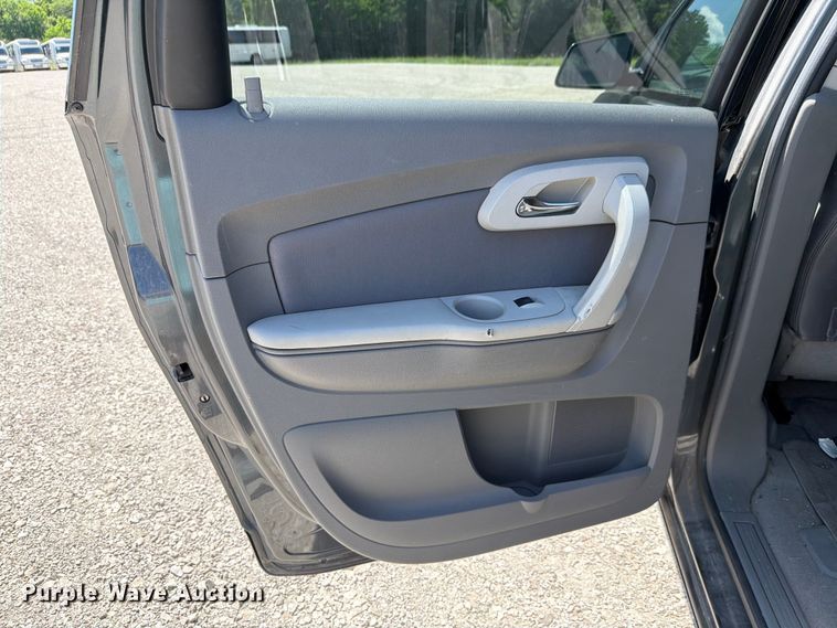 image for item FH6273 2011 Chevrolet Traverse LS SUV
