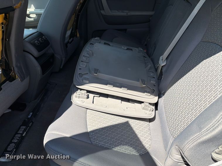 image for item FH6273 2011 Chevrolet Traverse LS SUV