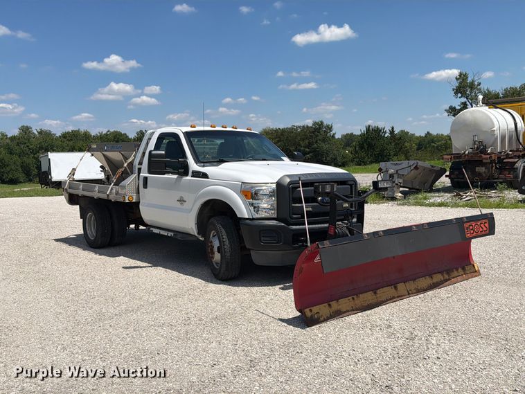 image for item FH6281 2014 Ford F350 Super Duty flatbed pickup truck