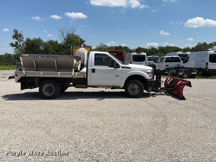 image for item FH6281 2014 Ford F350 Super Duty flatbed pickup truck