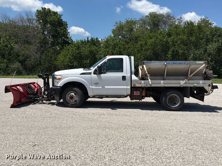 image for item FH6281 2014 Ford F350 Super Duty flatbed pickup truck