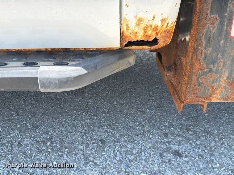 image for item FH6281 2014 Ford F350 Super Duty flatbed pickup truck
