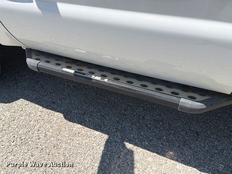 image for item FH6281 2014 Ford F350 Super Duty flatbed pickup truck