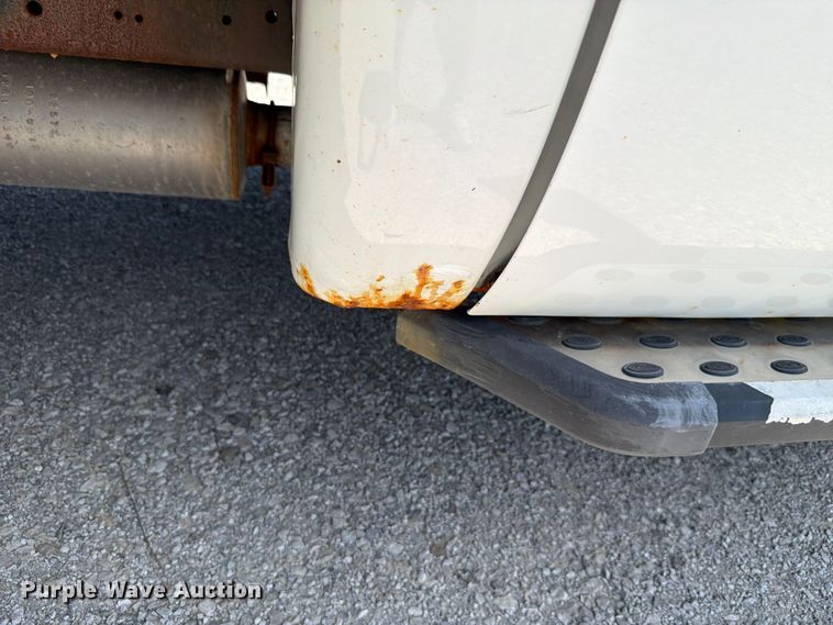 image for item FH6281 2014 Ford F350 Super Duty flatbed pickup truck