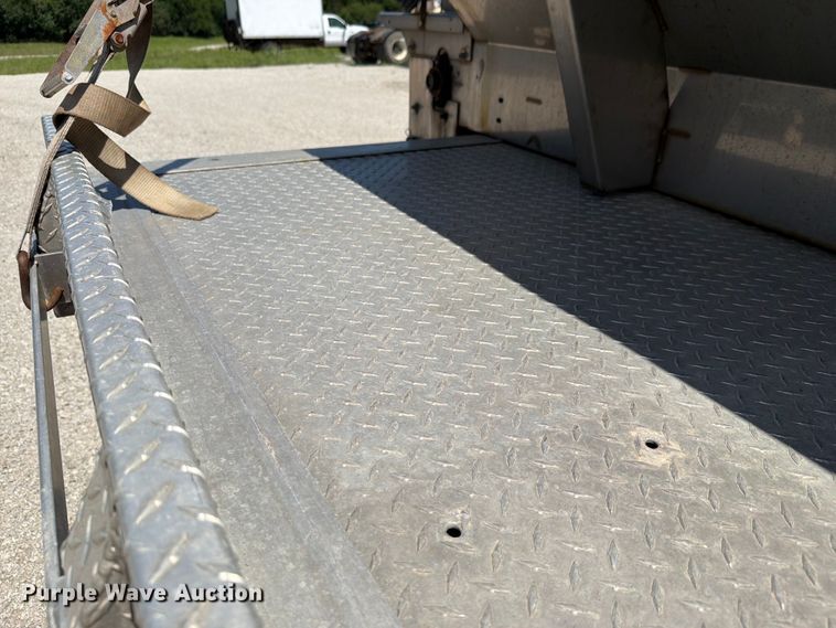 image for item FH6281 2014 Ford F350 Super Duty flatbed pickup truck
