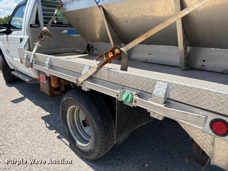 image for item FH6281 2014 Ford F350 Super Duty flatbed pickup truck