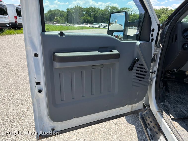 image for item FH6281 2014 Ford F350 Super Duty flatbed pickup truck