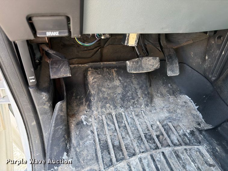 image for item FH6281 2014 Ford F350 Super Duty flatbed pickup truck