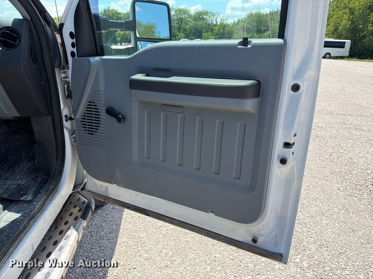 image for item FH6281 2014 Ford F350 Super Duty flatbed pickup truck