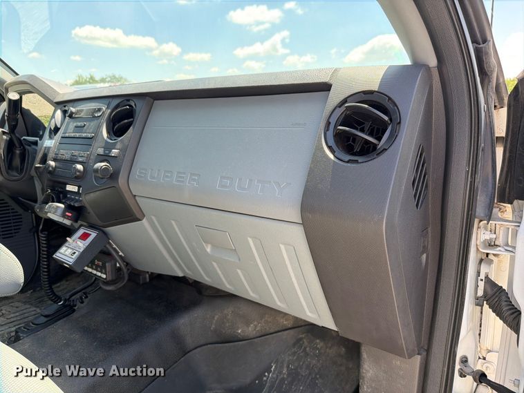 image for item FH6281 2014 Ford F350 Super Duty flatbed pickup truck