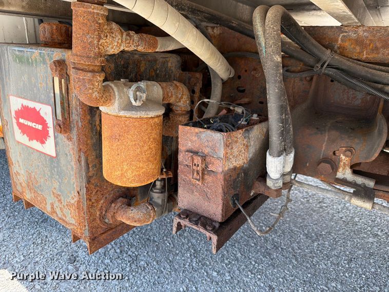 image for item FH6281 2014 Ford F350 Super Duty flatbed pickup truck