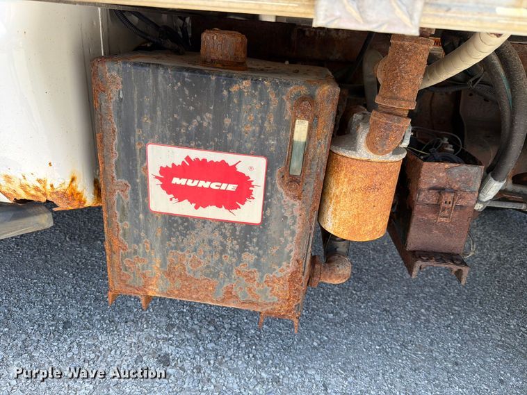 image for item FH6281 2014 Ford F350 Super Duty flatbed pickup truck