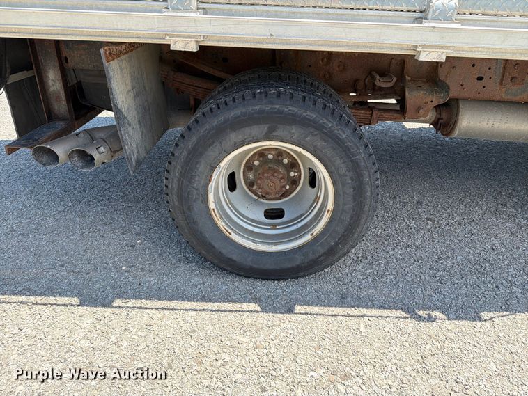 image for item FH6281 2014 Ford F350 Super Duty flatbed pickup truck