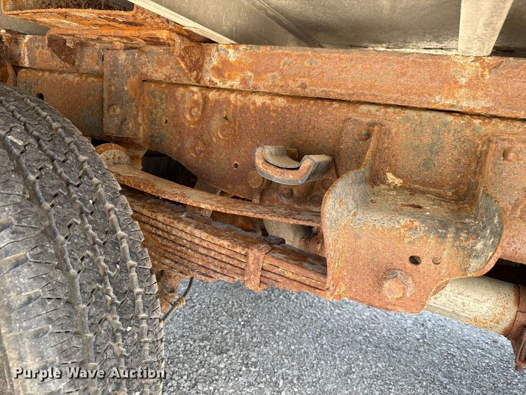 image for item FH6281 2014 Ford F350 Super Duty flatbed pickup truck