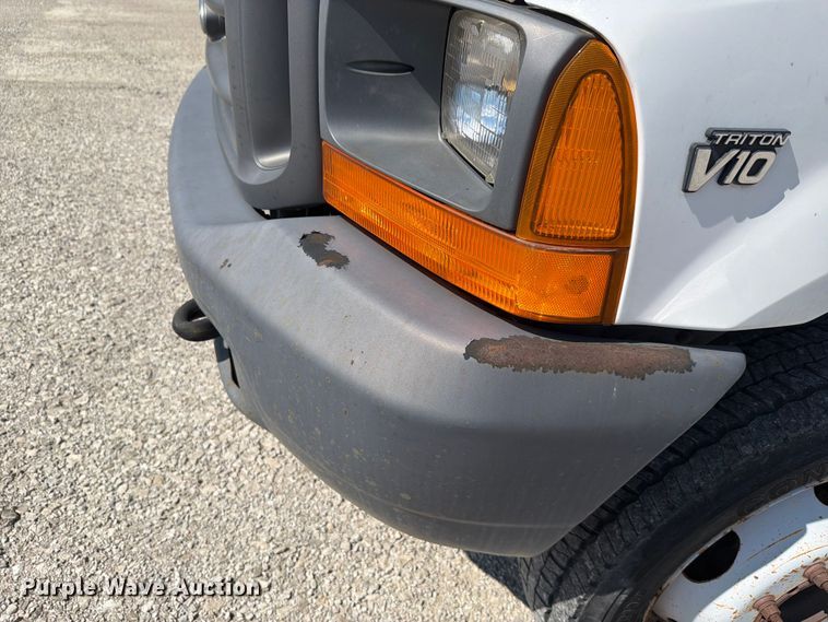 image for item FH6283 2000 Ford F450 Super Duty XL box truck