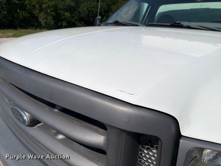 image for item FH6283 2000 Ford F450 Super Duty XL box truck