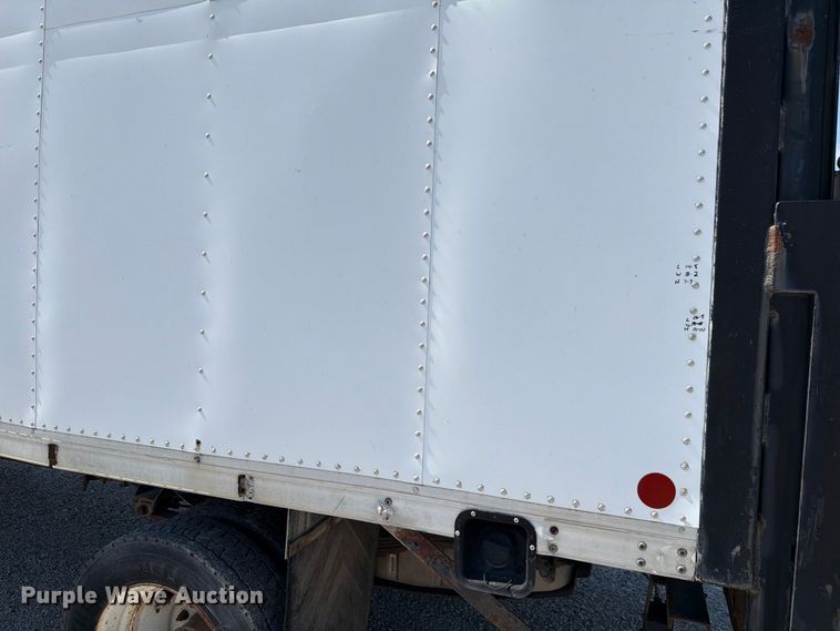 image for item FH6283 2000 Ford F450 Super Duty XL box truck