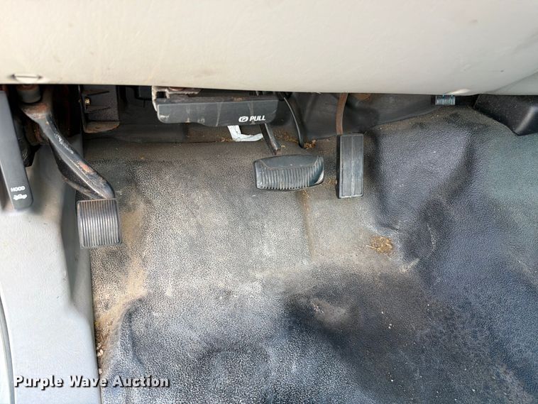 image for item FH6283 2000 Ford F450 Super Duty XL box truck