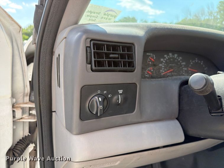 image for item FH6283 2000 Ford F450 Super Duty XL box truck
