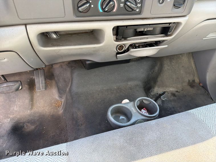 image for item FH6283 2000 Ford F450 Super Duty XL box truck