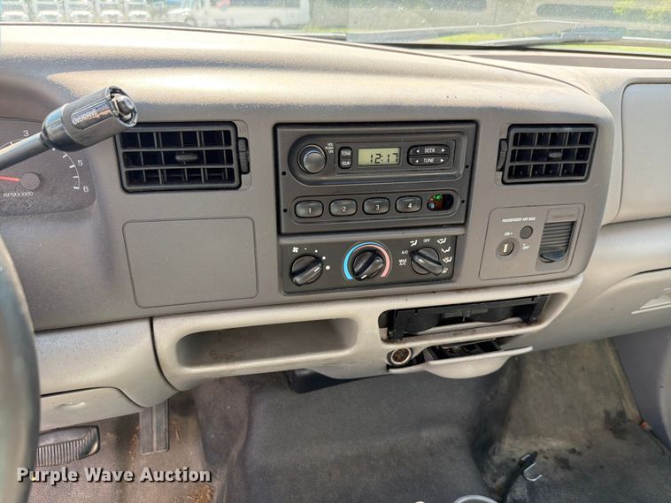 image for item FH6283 2000 Ford F450 Super Duty XL box truck