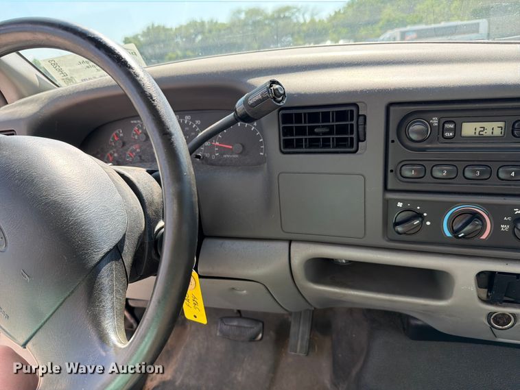 image for item FH6283 2000 Ford F450 Super Duty XL box truck
