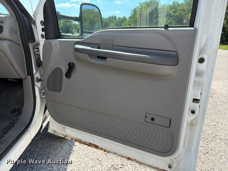 image for item FH6283 2000 Ford F450 Super Duty XL box truck