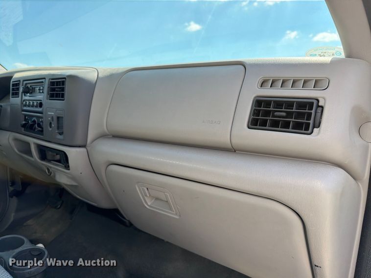 image for item FH6283 2000 Ford F450 Super Duty XL box truck