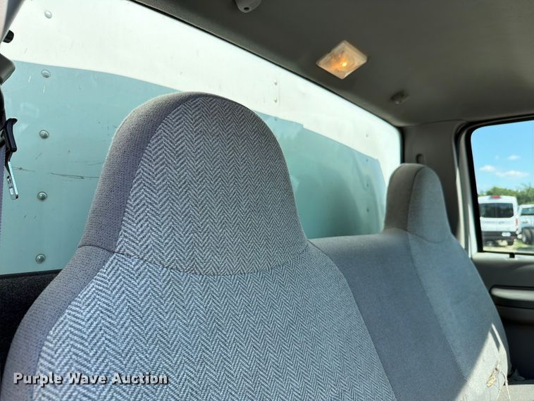 image for item FH6283 2000 Ford F450 Super Duty XL box truck