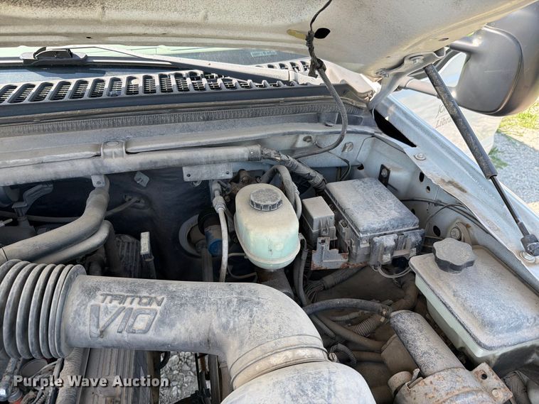 image for item FH6283 2000 Ford F450 Super Duty XL box truck