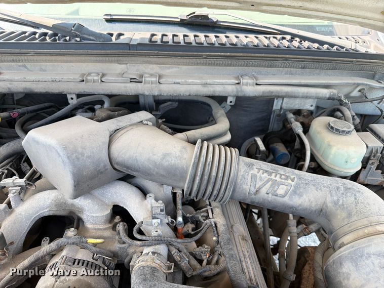 image for item FH6283 2000 Ford F450 Super Duty XL box truck