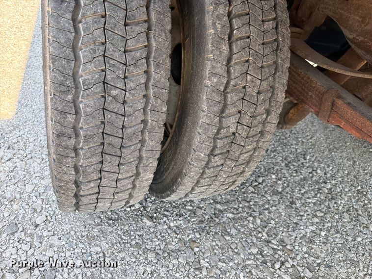 image for item FH6283 2000 Ford F450 Super Duty XL box truck