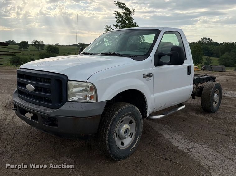 2007 Ford F250 Super Duty XL pickup truck cab and chassis