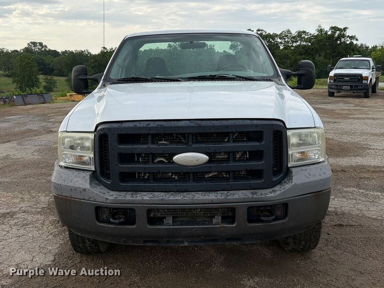 image for item FK3018 2007 Ford F250 Super Duty XL pickup truck cab and chassis