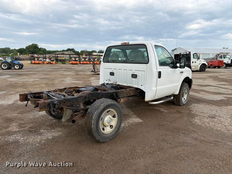image for item FK3018 2007 Ford F250 Super Duty XL pickup truck cab and chassis