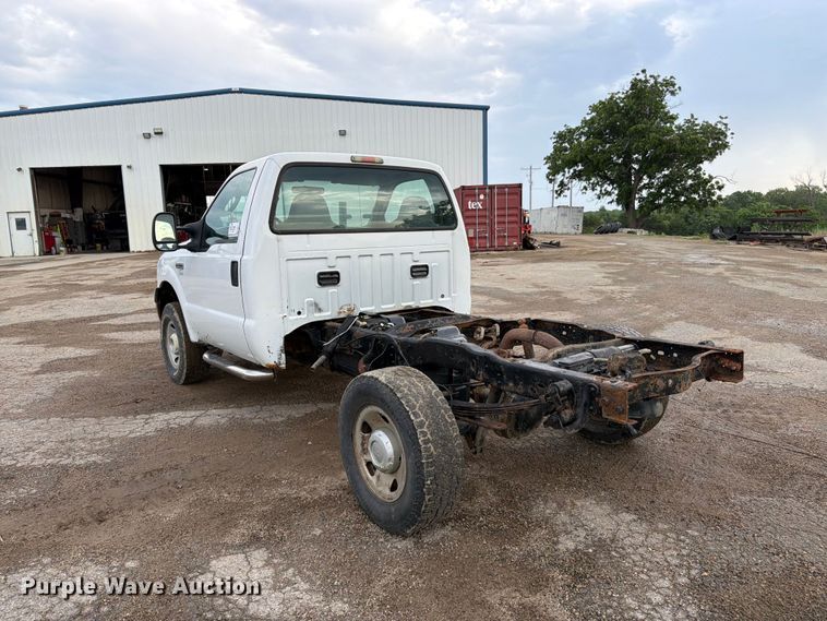 image for item FK3018 2007 Ford F250 Super Duty XL pickup truck cab and chassis