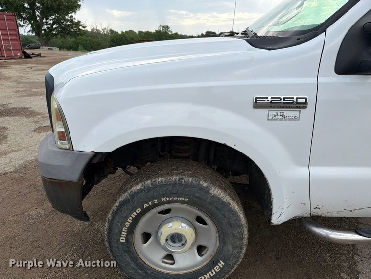 image for item FK3018 2007 Ford F250 Super Duty XL pickup truck cab and chassis