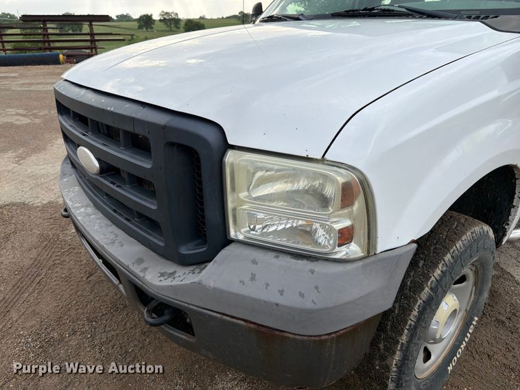 image for item FK3018 2007 Ford F250 Super Duty XL pickup truck cab and chassis